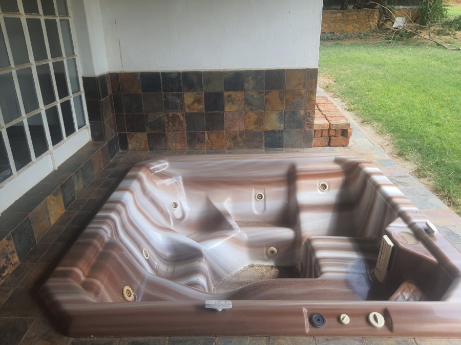 To Let 5 Bedroom Property for Rent in Zandfontein A H North West